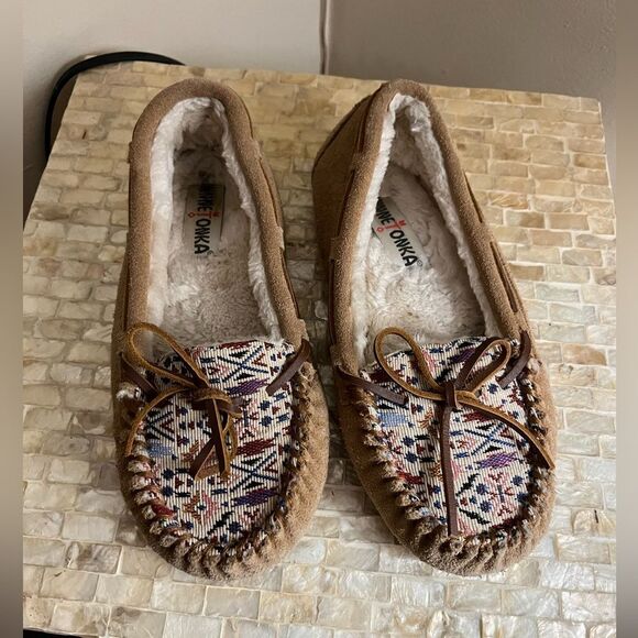 Minnetonka Women's Tan Moccasins size 7 - Picture 1 of 4